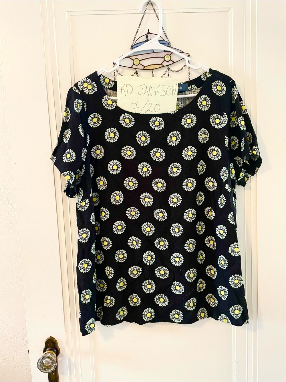 Black Daisy Short-Sleeve Women's Top
